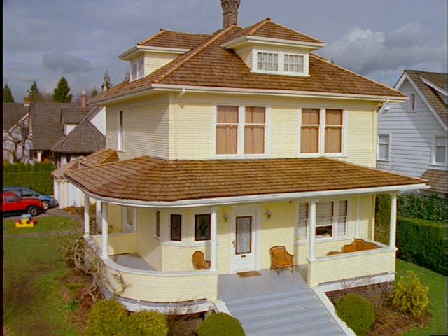 A picture of the Yellow House (12).