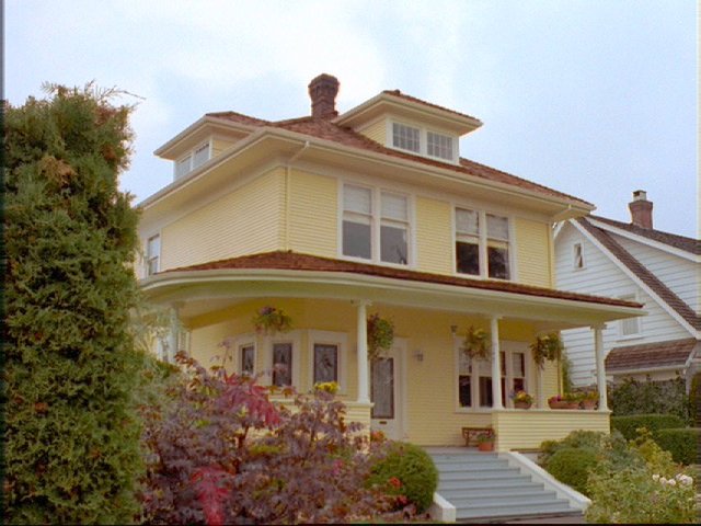 A picture of the Yellow House (7).